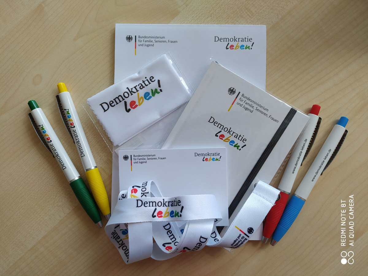Demokratie leben Material.jpg Demokratie leben Material.jpg